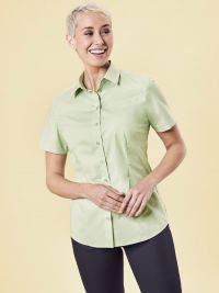 Kurzarm Hemdbluse Damen in Mint mit Kentkragen und leicht tailliertem Schnitt